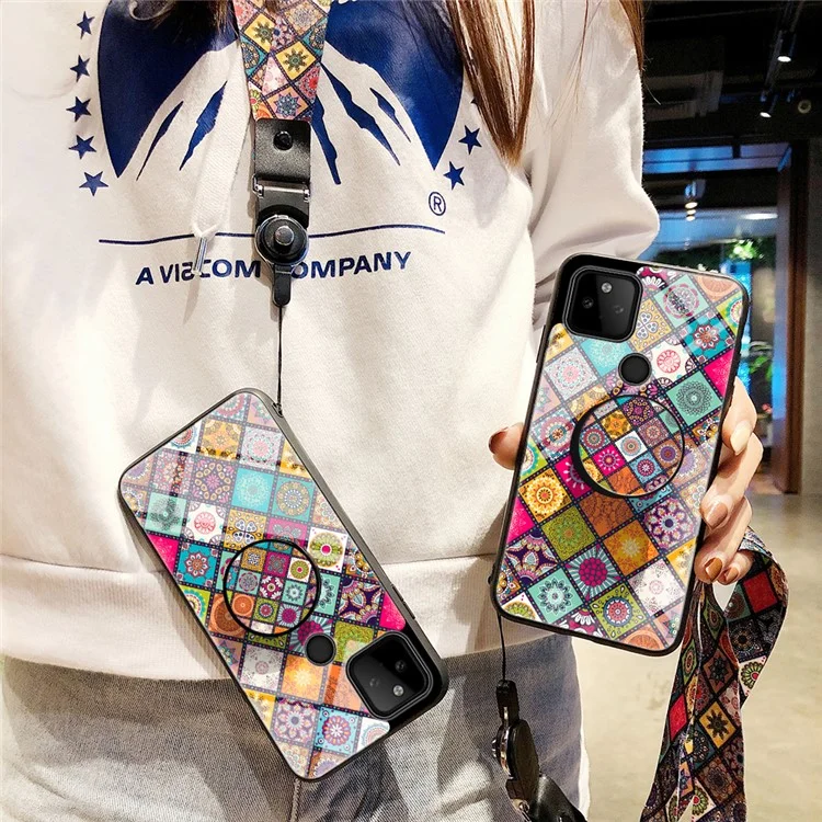 Coque de protection en verre hybride avec design imprimé de fleurs colorées et dragonne pour Google Pixel 5a 5G - Motif à carreaux
