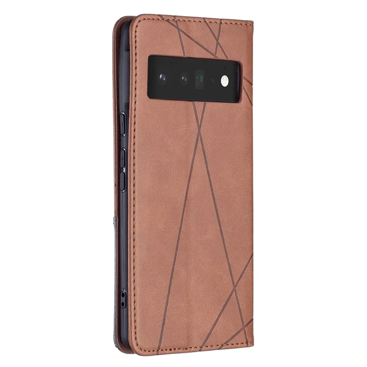 Schockfeste Prägung Muster Design Flip Handy Schale Mit Eingebauten Kartensteckplätzen Design Leder Ständer Handyhülle für Google Pixel 6 Pro - Braun