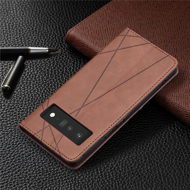 Schockfeste Prägung Muster Design Flip Handy Schale Mit Eingebauten Kartensteckplätzen Design Leder Ständer Handyhülle für Google Pixel 6 Pro - Braun