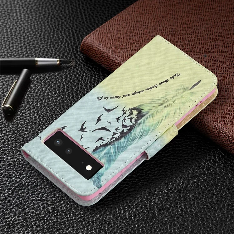 Печать с Образцом Кожаной Кожи Кожи Кожи Фолио -крышки Shockpereper Tpu Case Для Google Pixel 6 - Перо и Птицы