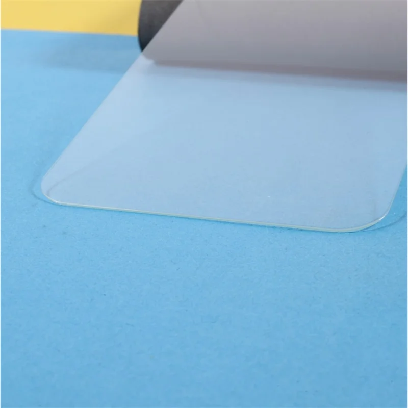 Explosion-Proof Perfect Adhesion Ultra-Thin 0.25mm Arc Edges 9H Tempered Glass Back Cover Protective Film for iPhone 13 6.1 inch