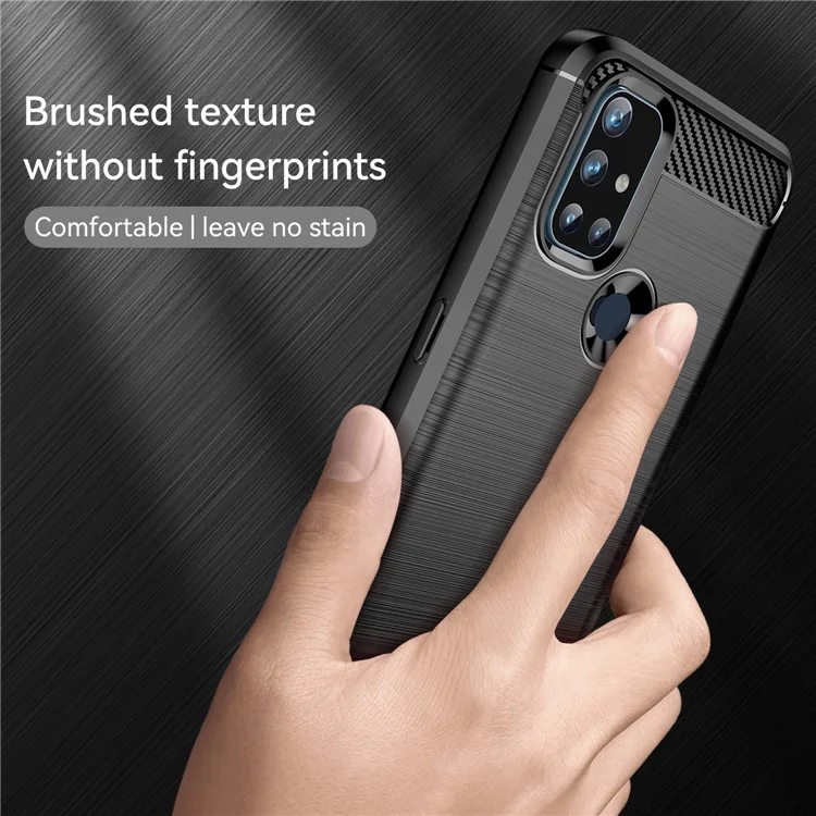 Funda de teléfono con diseño de cojín de aire de 1.8mm, prevención de manchas, cubierta de teléfono con textura de fibra de carbono y superficie cepillada para OnePlus Nord N10 5G - Negro