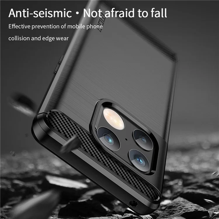 MOFI para OnePlus 10 Pro 5G Capa de telefone à prova de quedas e estilosa Textura de fibra de carbono Superfície escovada TPU Capa de telefone celular - Preto