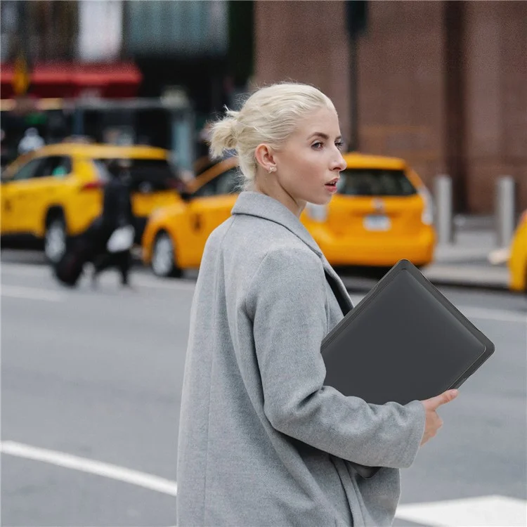 Sailor Series Laptop Case for MacBook Pro 13 inch (2016) A1706 A1708 / (2018) A1989 / (2019) A2159 / (2020) A2251 A2338 (M1 / M2) PC+TPU Shockproof Cover - Transparent Black