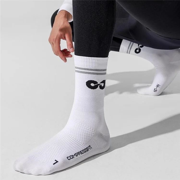 GOLOVEJOY DWZ11 Outdoor Sports Compression Socks Breathable Middle Tube Socks for Running Basketball - Purple  /  Size 35-39