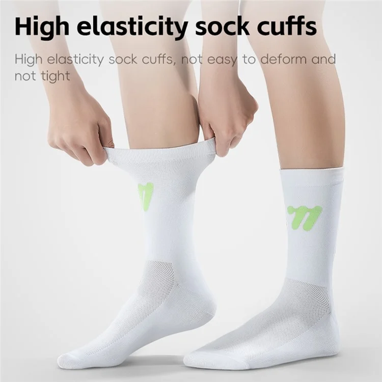 WEST BIKING YP0216057 1 Pair Sports Running Cycling Socks Reflective Breathable Socks - White