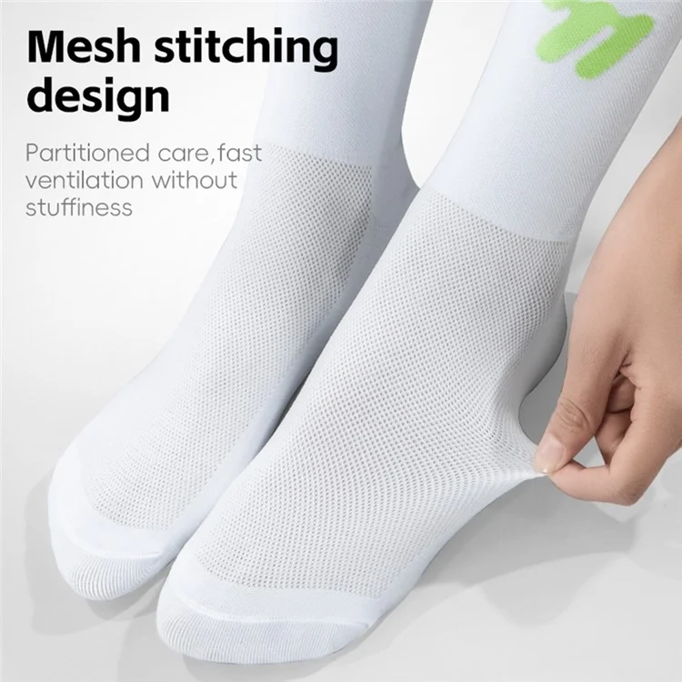 WEST BIKING YP0216057 1 Pair Sports Running Cycling Socks Reflective Breathable Socks - White