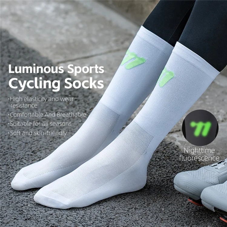 WEST BIKING YP0216057 1 Pair Sports Running Cycling Socks Reflective Breathable Socks - White