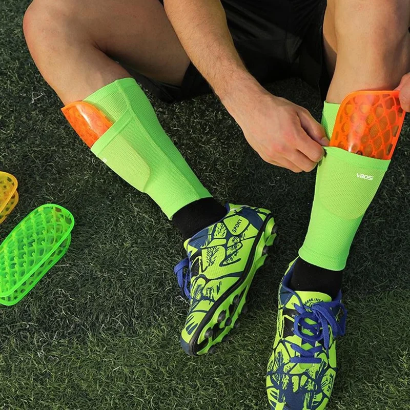 VBOSI 4025V 1Paar 23cm Fußball Schienbeinschoner Socken Ärmel Einsatz Doppelschicht Schutzausrüstung, Größe L - Neongrün