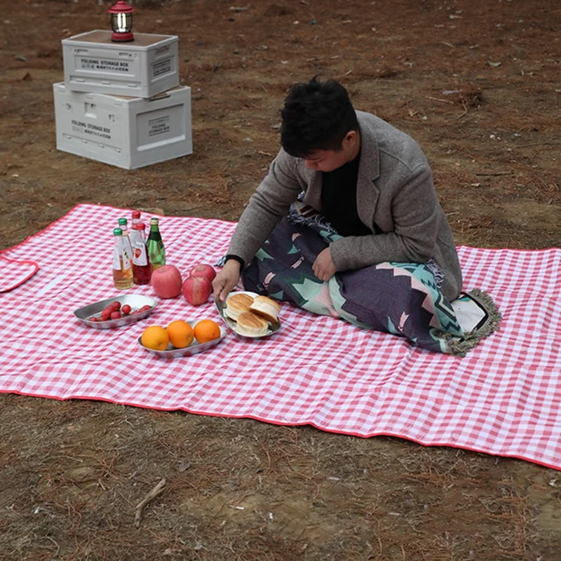 YCD-001 200x150cm Portable Picnic Mat 600D Oxford Cloth Moisture-Proof Outdoor Camping Carpet - Red Grid