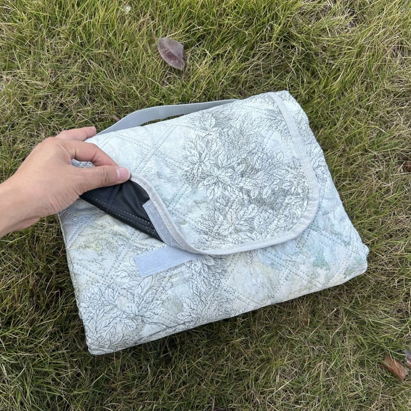 200x150cm Moisture Proof Large Picnic Blanket Foldable Outdoor Mat for 1-6 People