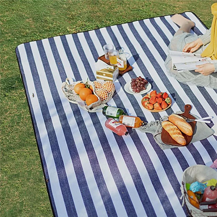 1409 150x200cm Portable Outdoor Moisture-proof Picnic Mat Camping Hiking Lawn Mat Carpet - Black / Grey / White Grid