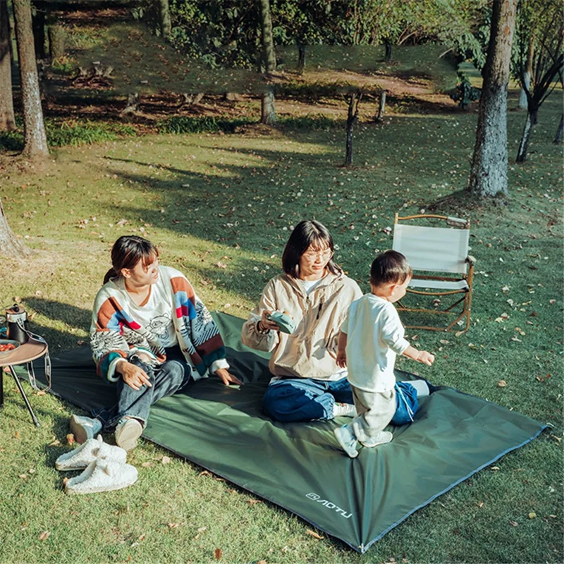 AOTU 220x150cm Portable Moisture-proof Picnic Mat 420D Oxford Cloth Camping Lawn Mat Carpet with Ground Nail - Army Green