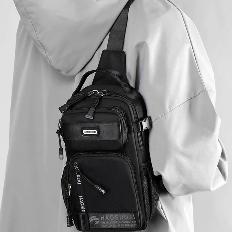 HAOSHUAI 1700-01 Modische Herren-Brustpackung Wasserdichter Nylon-Umhängetasche für iPad 9,7 Zoll - Schwarz