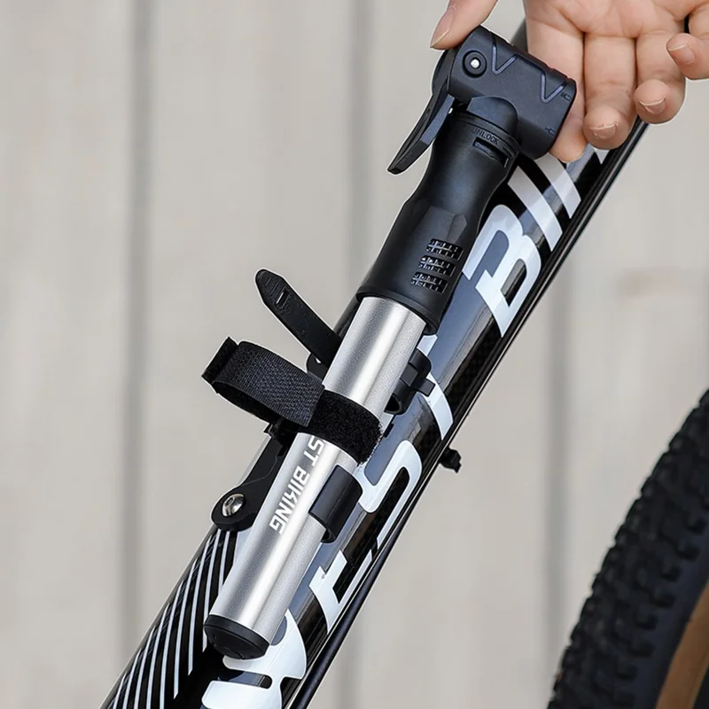 WEST BIKING YP0711133 Портативный мини-насос для велосипеда с гибким шлангом из алюминиевого сплава для наружного использования при езде на велосипеде - Черный