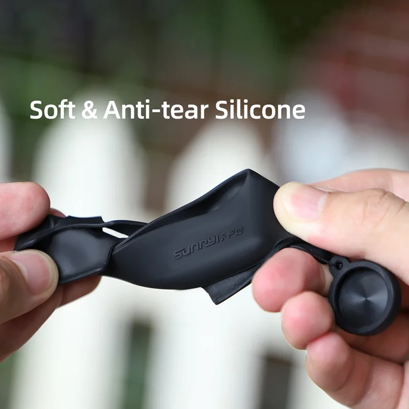 SUNNYLIFE IST-BHT595 4 pièces / Set Étui en silicone + Capuchon d'objectif + Autocollant + Lanière pour Insta360 GO 3 Étui de charge - Noir