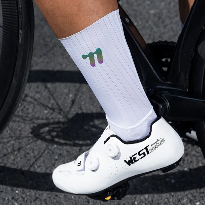 WEST BIKING YP0216058 1 Par de Calcetines de Ciclismo Antideslizantes, Transpirables y de Secado Rápido, Tubo Medio - Blanco