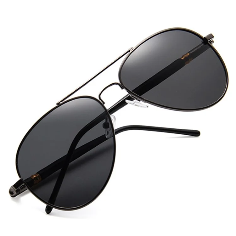 Gafas de sol retro para hombres P209 con marco de PC y lentes AC polarizados - Gris oscuro / Gris