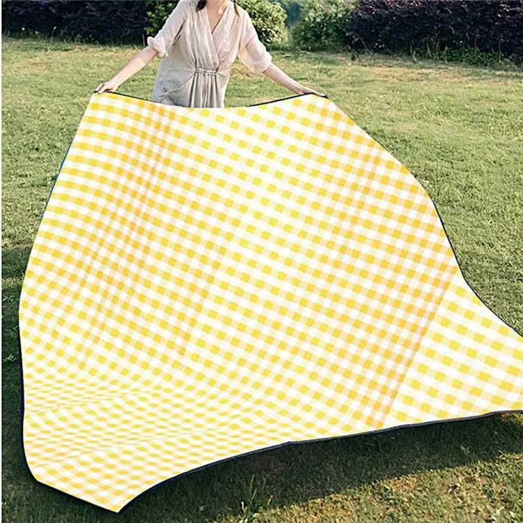 674754 Tapis de pique-nique portable imperméable de 150x200 cm pour le camping en plein air - Rouge + grande grille rouge 