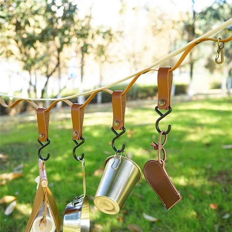 AOTU 4 Pièces Courroie en Cuir PU en Forme de S Crochets en Plastique pour Ustensiles de Cuisine de Camping en Plein Air - Café Clair 
