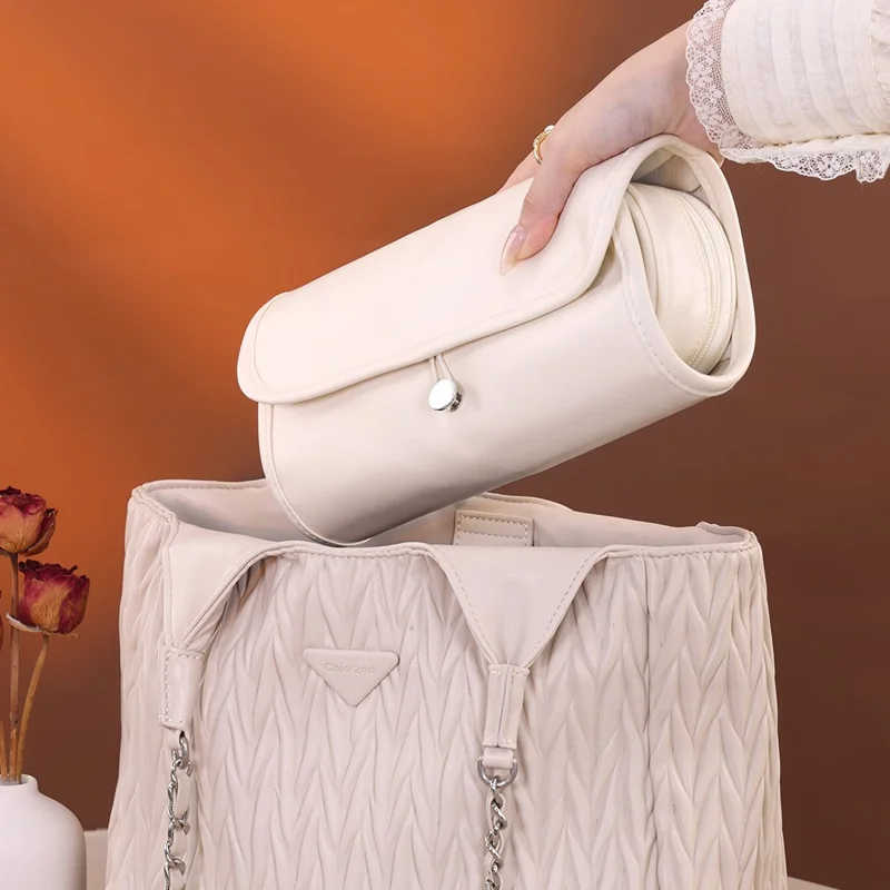 8094 Bolsa de Almacenamiento de Cuero PU para Brochas de Maquillaje, Bolsa de Cosméticos Plegable Impermeable con Gran Capacidad y Bolsillos de Malla - Blanco