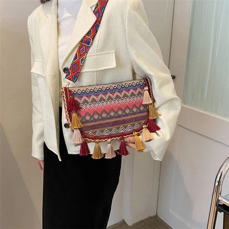 Borsa a Tracolla in Tela Stile Etnico per Donna, con Decorazione a Nappa - Rosso