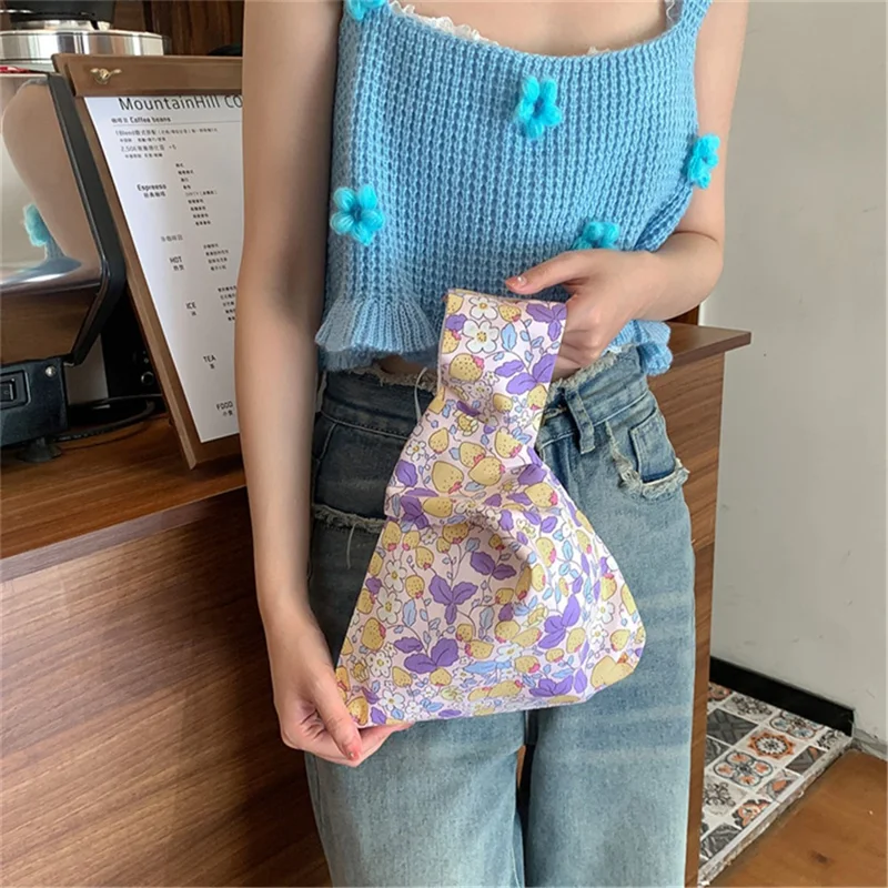 Bolsa de Moedas de Algodão e Linho Pequena com Padrão Fofo de Morango / Coelho para Senhoras e Meninas - Folha Roxa + Morango Amarelo