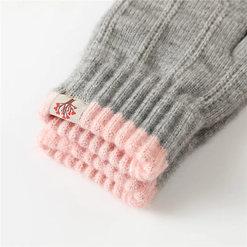 1 Pair Women Winter Cycling Knitted Thicken Warm Gloves Touch Screen Full Finger Gloves with Tree Decor - Khaki