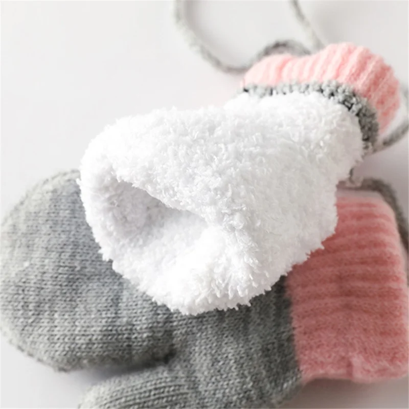 1 Pair Knitting Short Full Finger Gloves Winter Thermal Plush Lining with String for 1-3 Years - Light Green