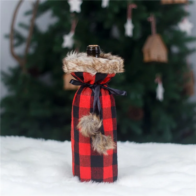 Christmas Plaid Pattern Wine Bottle Cover Knitted Sleeve with Pompom Decor and Faux Fur Trim - Black+White Plaid