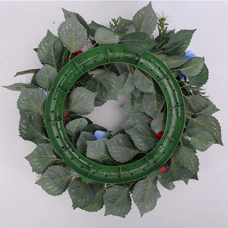 Ghirlanda decorativa per finestre e porte con fiori artificiali rossi e blu, con rami intrecciati per festività