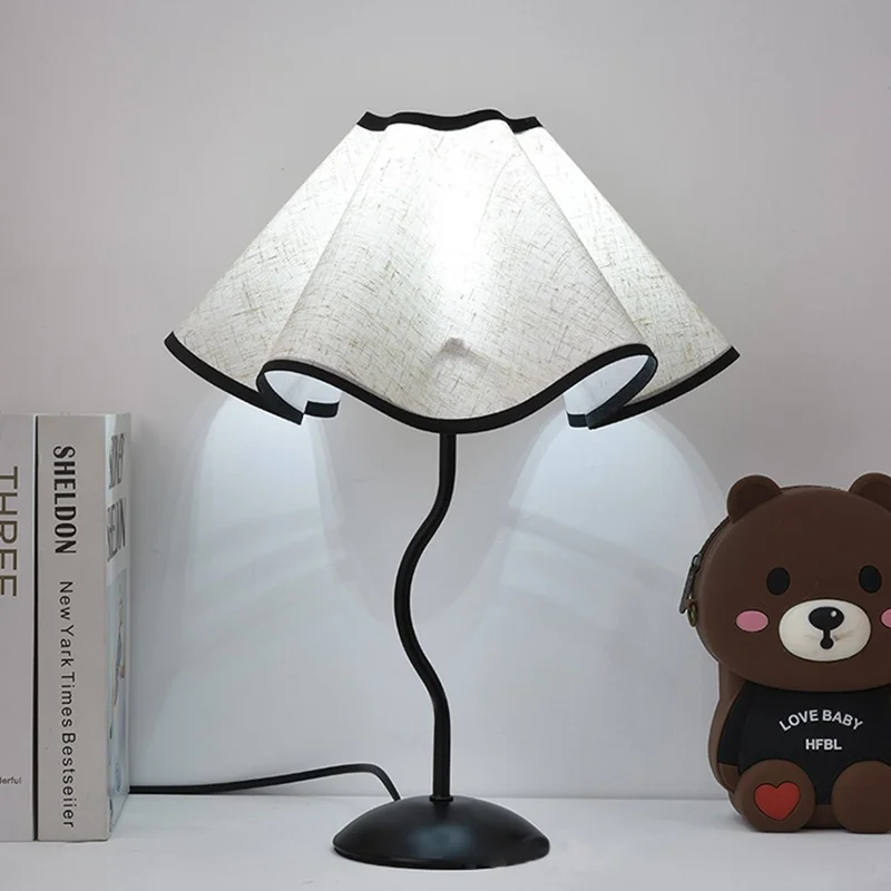 Modern Simplicity Bedside Lamp Flower Petal Retro Table Light 3 Color Adjustable 7W Decorative Night Light, EU Plug