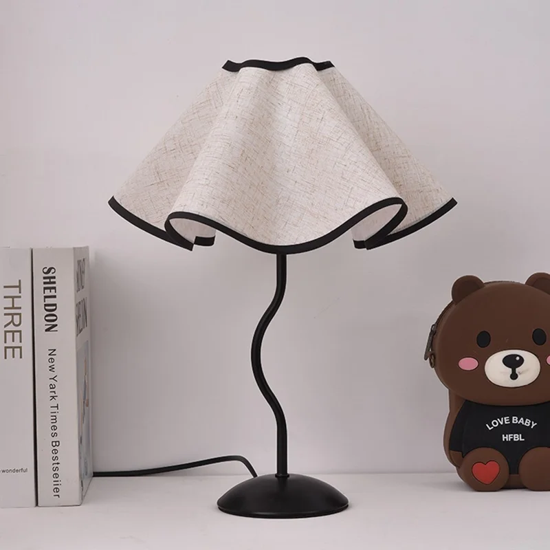 Modern Simplicity Bedside Lamp Flower Petal Retro Table Light 3 Color Adjustable 7W Decorative Night Light, EU Plug