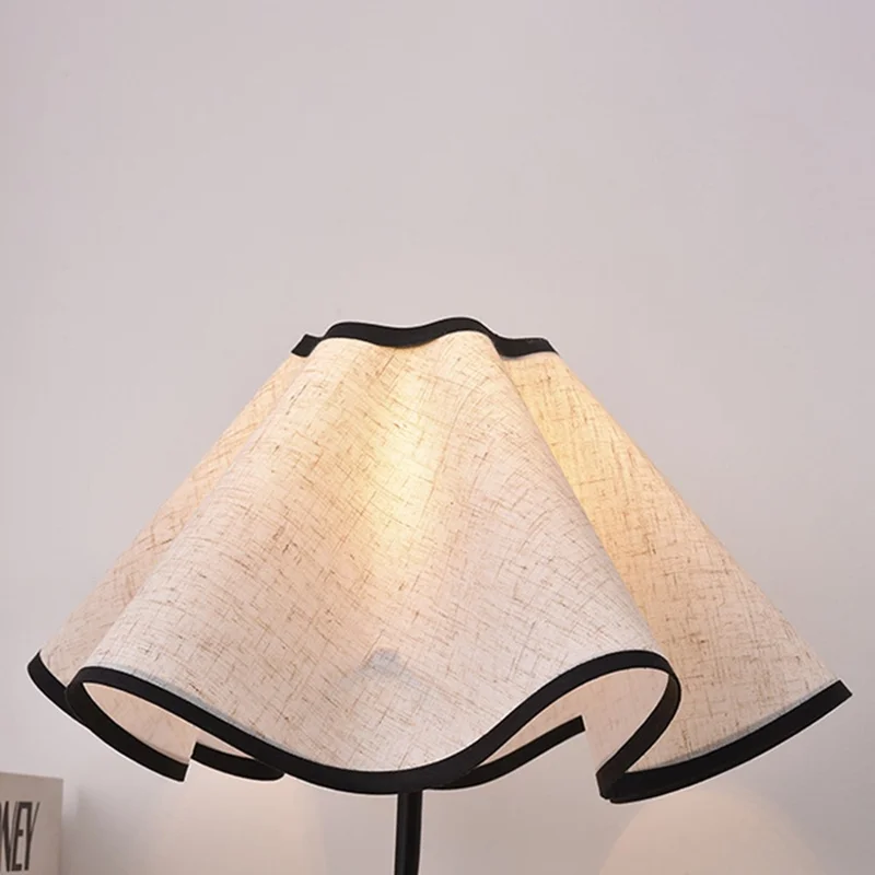 Modern Simplicity Bedside Lamp Flower Petal Retro Table Light 3 Color Adjustable 7W Decorative Night Light, EU Plug