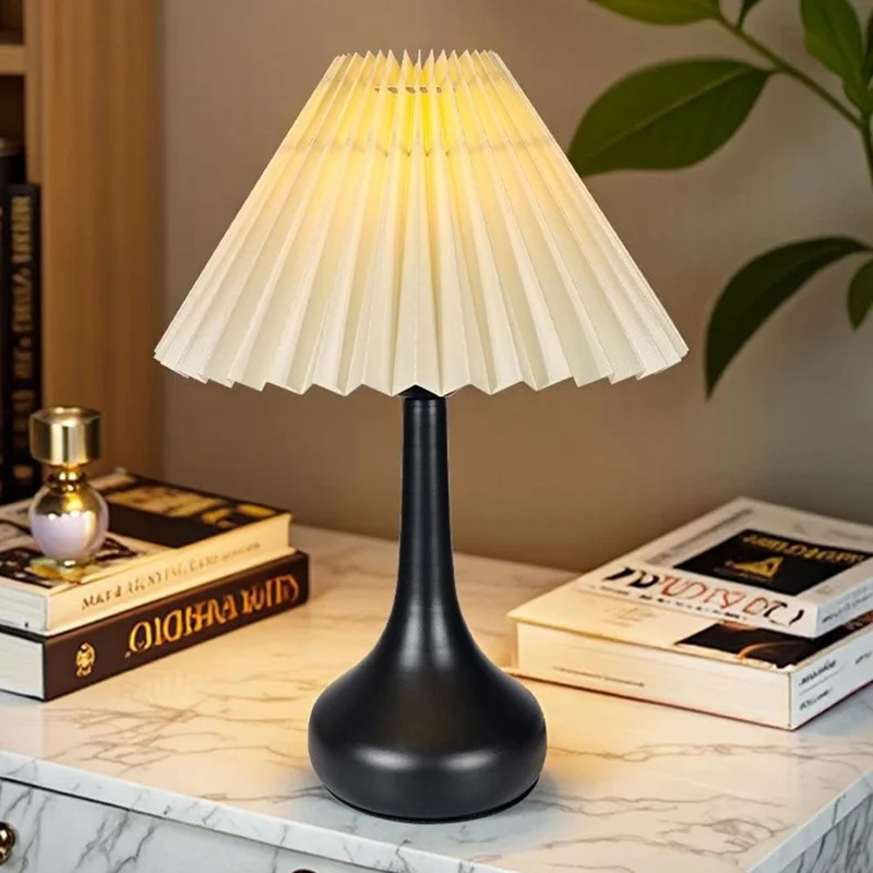 Pleated Table Lamp USB Plug In Warm Light Night Light Eye-Caring Flicker-Free LED Lamp with Metal Base - Beige Lampshade  /  Black