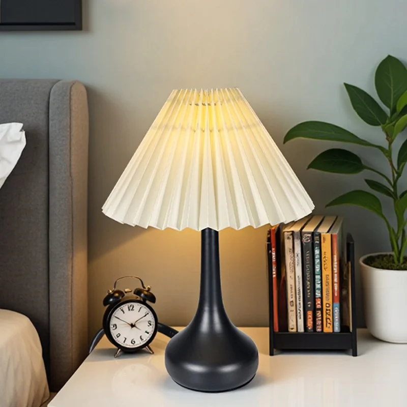 3 Color Mode Pleated Table Lamp USB Plug In Bedroom Bedside Ambient Lamp Eye-Caring Flicker-Free LED Light - Beige Lampshade  /  Black