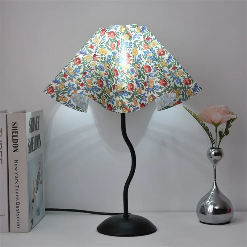 7W Bedroom Petal Bedside Lamp 3-Color Dimmable Table Lamp Flicker-Free Eye-Care Light with Metal Base for Home, EU Plug - Rustic Petal Lampshade