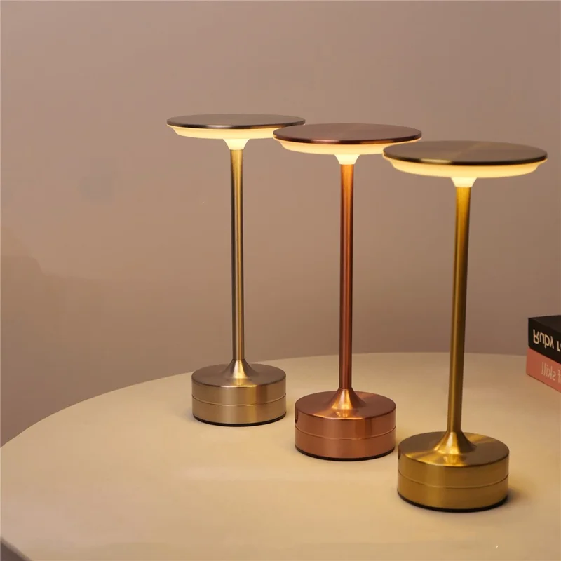 LED Tafellamp in Vliegende Schotelstijl met Aanraaksensor, Oplaadbare Nachtlamp met USB voor Restaurant Hotel Bar - Goud