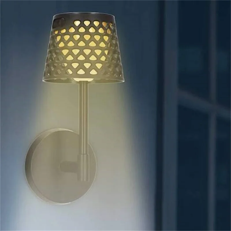 Solarbeleuchtete 5-in-1 wiederaufladbare Tischlampe, wasserdicht für Außenbereich, Garten, Terrasse, Rasen, Dorm - Schwarz