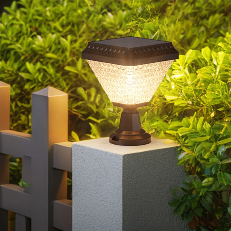Solarbetriebene Gartensäulenleuchte, wasserdichte Solarlampe mit Diamantschliff und Fernbedienung für Hof, Säule, Zaun