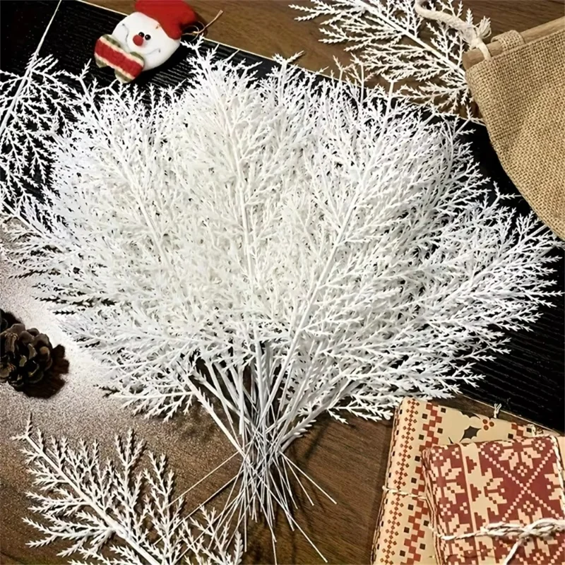 24 pièces de 35 cm de branches de pin artificielles enneigées réalistes, tiges en plastique, bricolage, décoration de fête - blanc