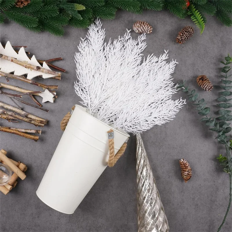 24 pièces de 35 cm de branches de pin artificielles enneigées réalistes, tiges en plastique, bricolage, décoration de fête - blanc