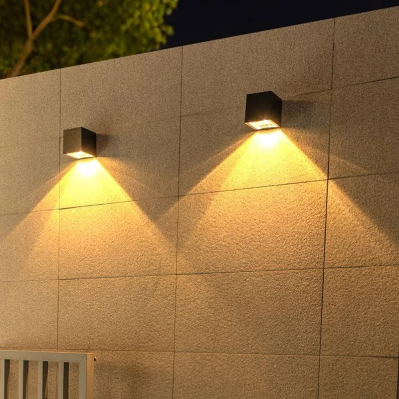Solarbetriebene quadratische Wandlampe für den Außenbereich, Gartenzaun, IP55 wasserdicht, Dekoration mit warmweißem Licht für den Garten – Warmweißes Licht