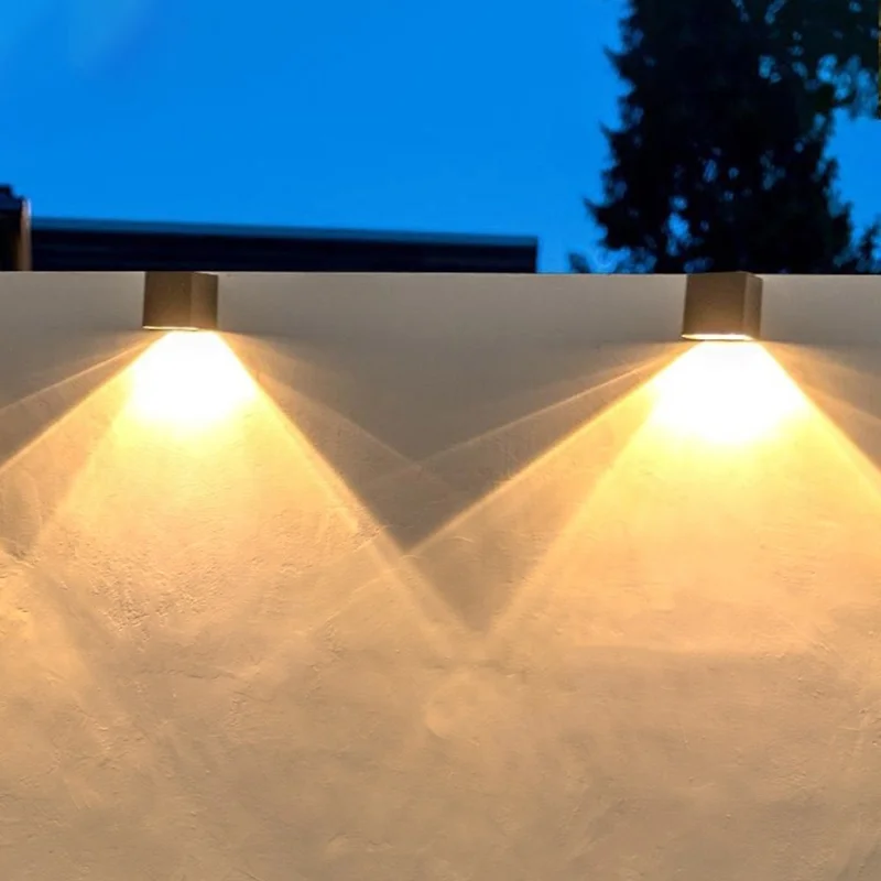 Solarbetriebene quadratische Wandlampe für den Außenbereich, Gartenzaun, IP55 wasserdicht, Dekoration mit warmweißem Licht für den Garten – Warmweißes Licht