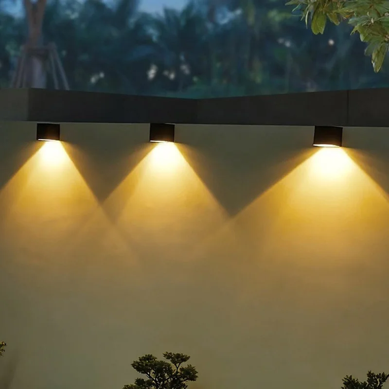 Solarbetriebene quadratische Wandlampe für den Außenbereich, Gartenzaun, IP55 wasserdicht, Dekoration mit warmweißem Licht für den Garten – Warmweißes Licht