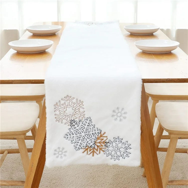 2022Sa30 182x33cm Christmas Snowflake Pattern Plush Tablecloth Washable Rectangle Table Cloth for Party Holiday Decoration
