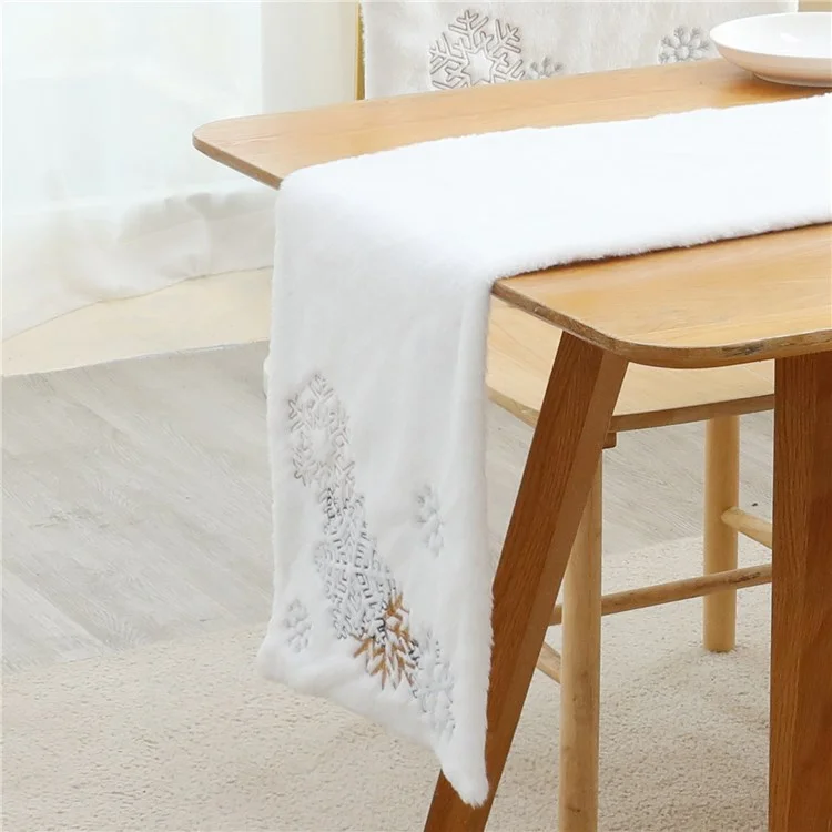 2022Sa30 182x33cm Christmas Snowflake Pattern Plush Tablecloth Washable Rectangle Table Cloth for Party Holiday Decoration