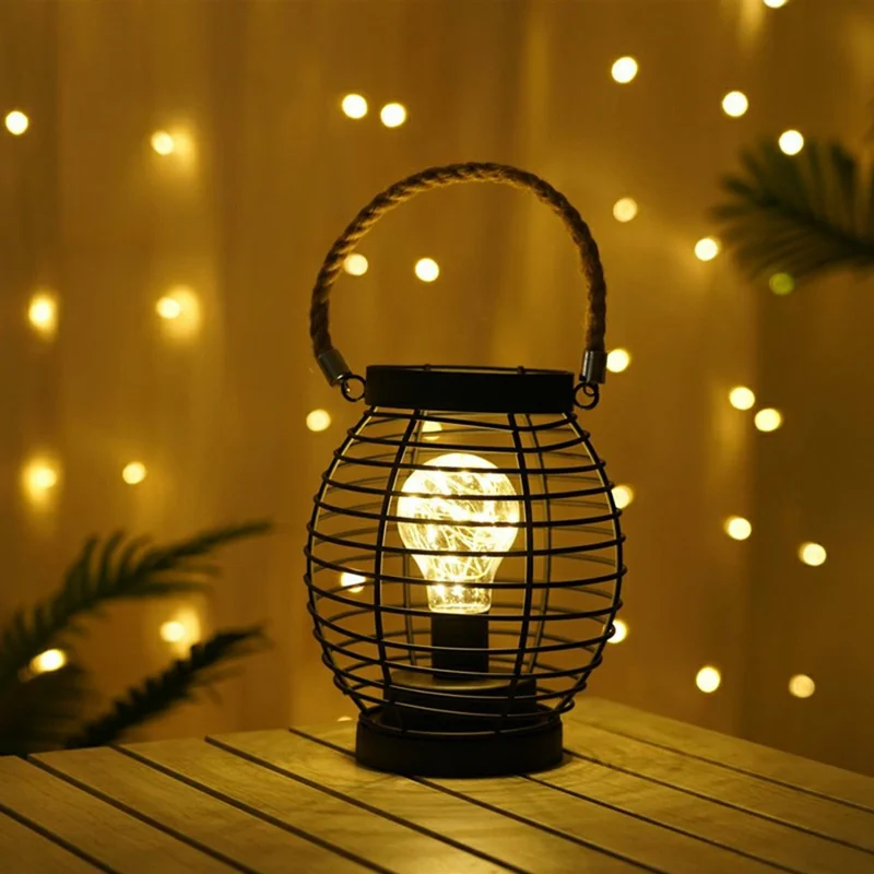 Retro Aushöhlen Eisen Kunst Runde Handgehaltene Laterne Tragbare LED Kupferdraht Glühbirne Tischlampe