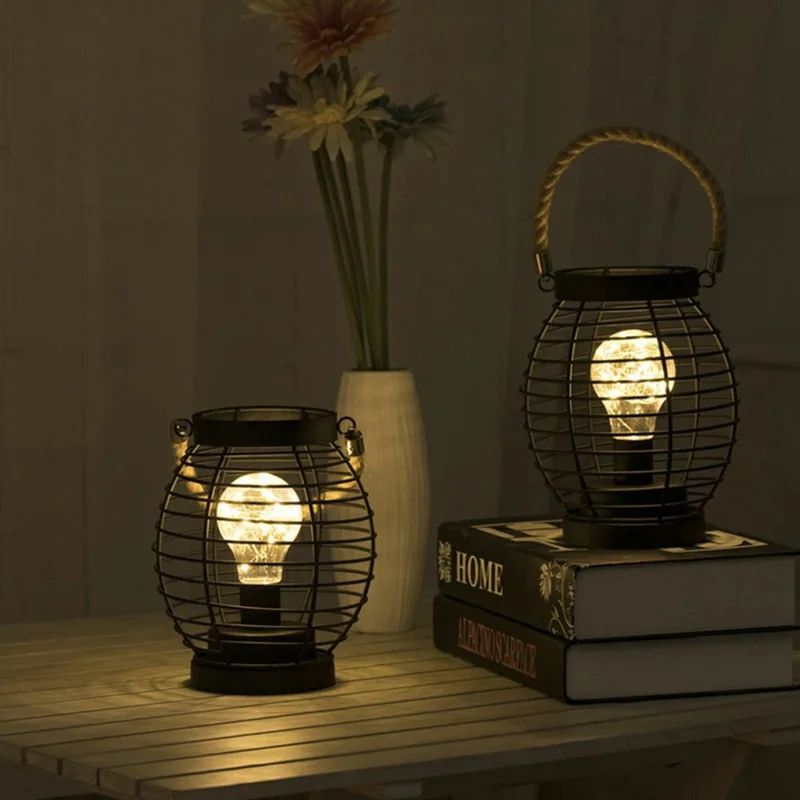 Retro Aushöhlen Eisen Kunst Runde Handgehaltene Laterne Tragbare LED Kupferdraht Glühbirne Tischlampe