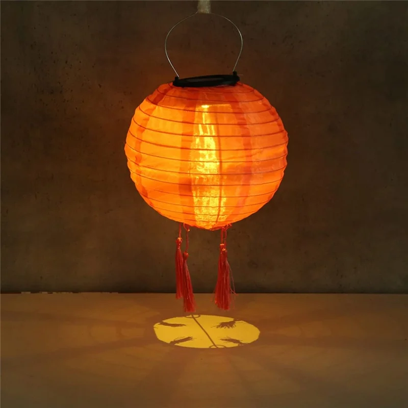 25 cm Durchmesser Solarlampe mit 4 Quasten für den Außenbereich, Gartendekoration, wasserdichte Hängelampe - Orange